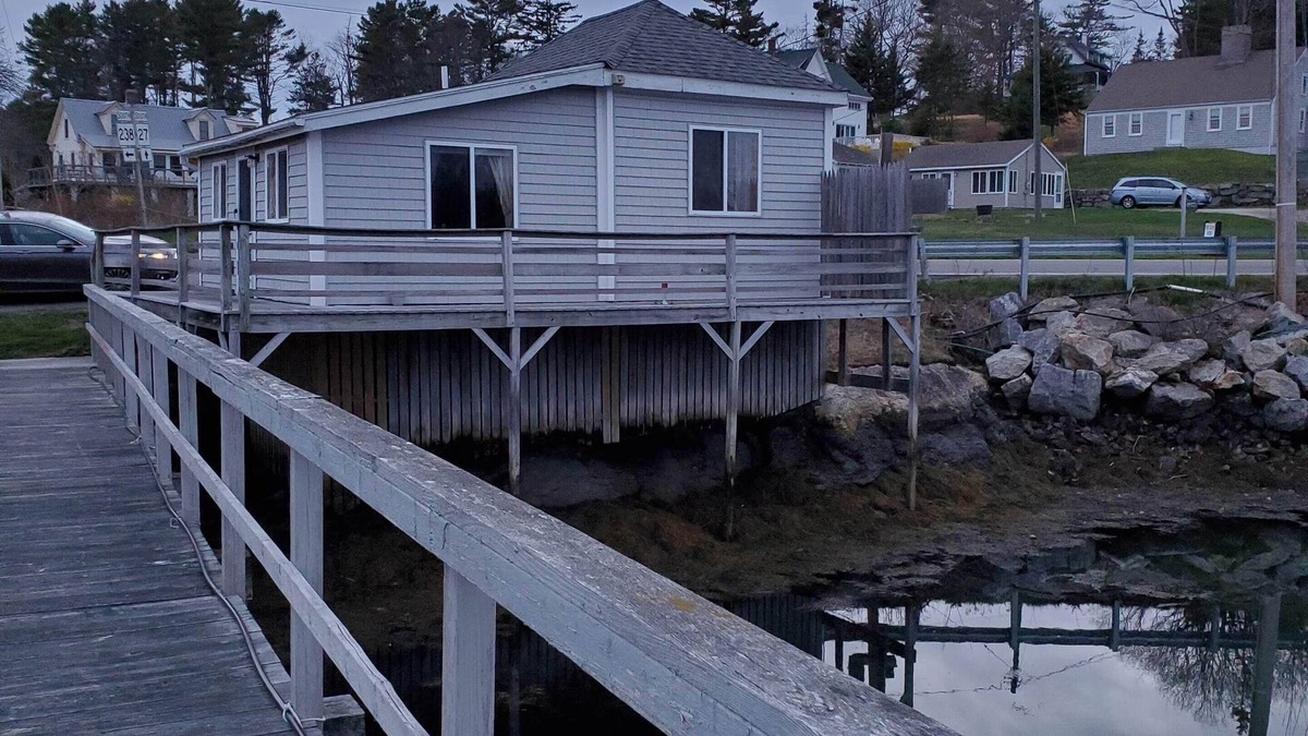 West Boothbay Harbor Cottage | 3 one-bedroom fully equipped cottages with free WIFI/weekly rental