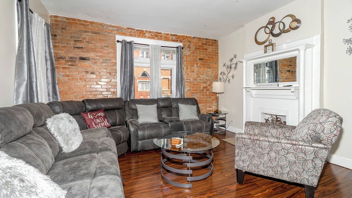 Corryville House | 3 or 4 Bdrm House Near Univ of Cincinnati, Zoo & Downtown