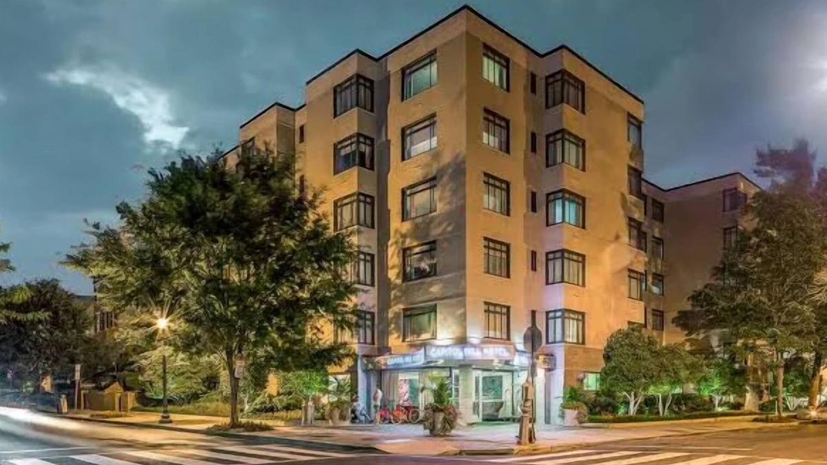 Capitol Hill Hotel | 3 Pet-Friendly Retreat w/Kitchen & Dining Near Top DC Landmarks & Museums