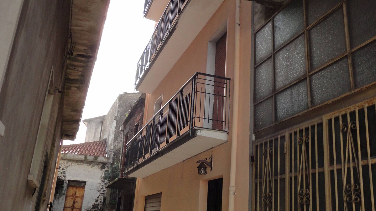 Rovittello Apartment | 3 Queen Beds @: Suite Mt. ETNA-Linguaglossa-Sicily-IT