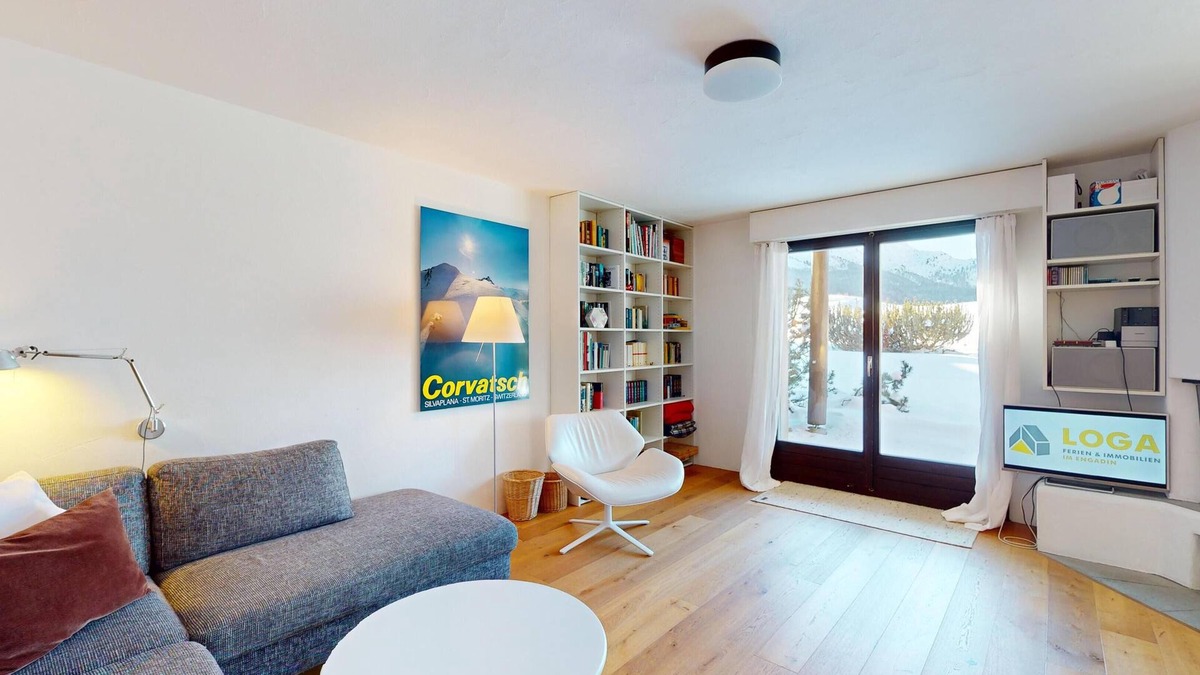 Surlej Apartment | 3-room apartment on the ground floor, entrance with hall stand, living room with