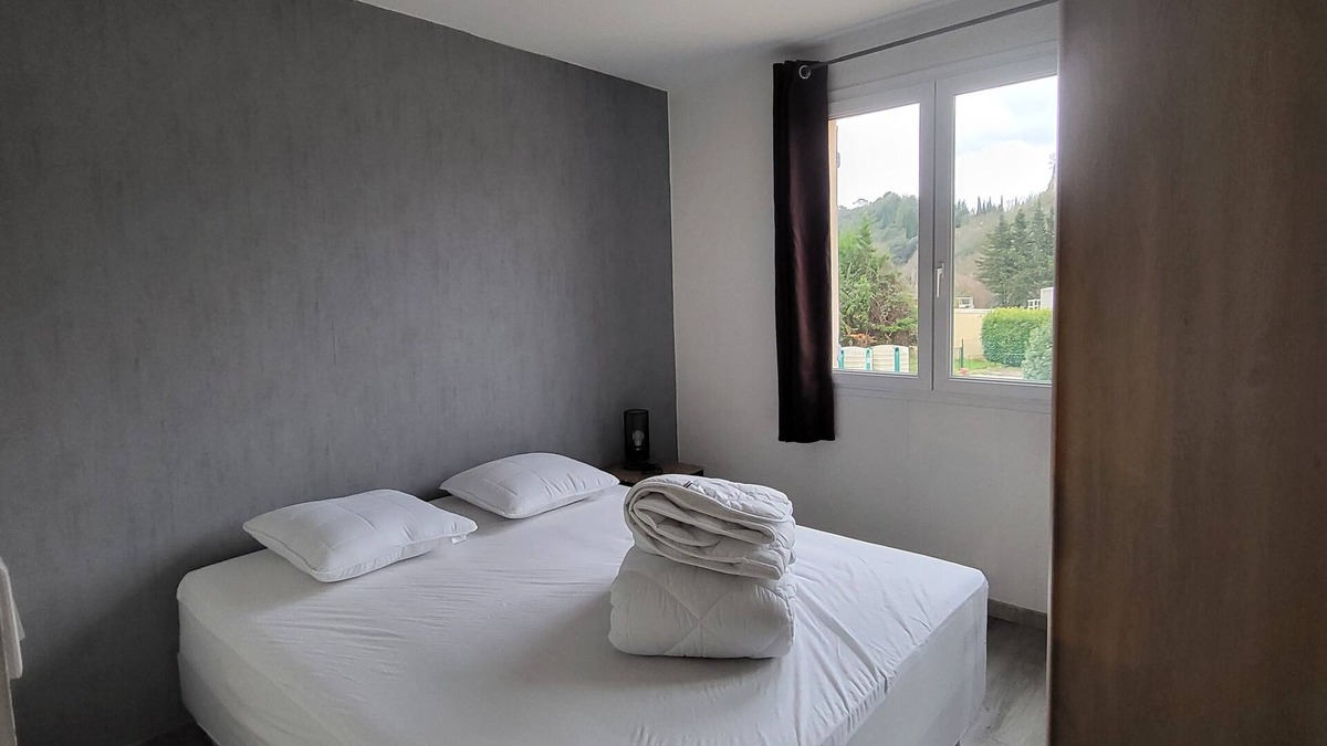 Salavas Apartment | 3-room apartment for rent by the week for 4 people, pets allowed