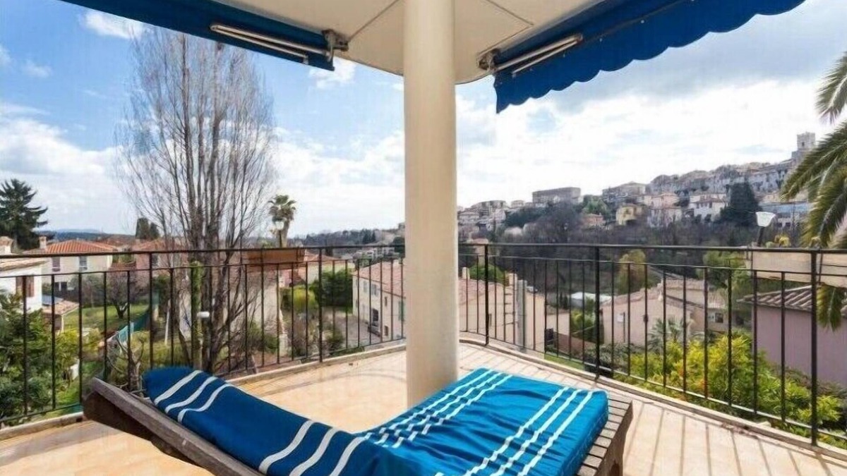 Vence Apartment | 3-room apartment of 80 m2 not overlooked in a small, good standing, quiet residence.