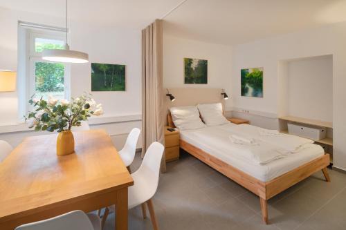 Mitte Apartment | 3 Schlafzimmer - Grüne Oase im Hinterhaus - 1-9 Personen - SmartTV - WLAN - Waschmaschine - Trockner