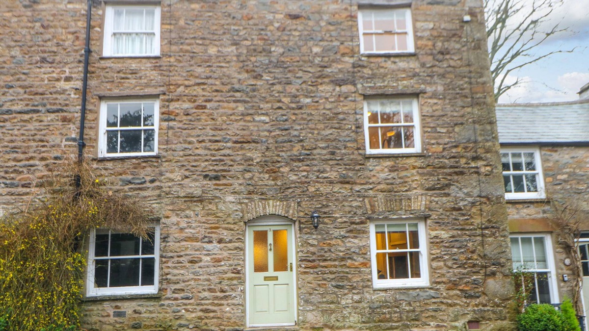 Sedbergh Cottage | 3 SETTLEBECK COTTAGES, pet friendly in Sedbergh