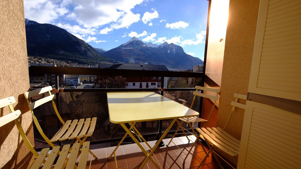 Briancon Apartment | 3-star apartment for 4 people, southern exposure, 5th floor with garage