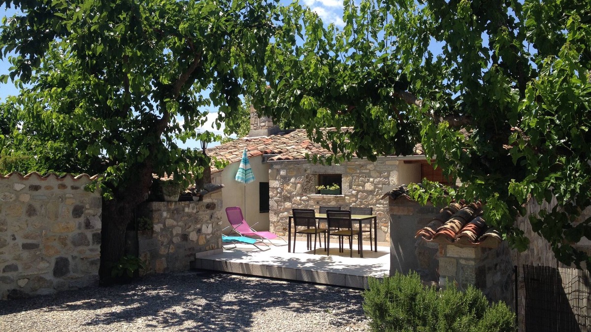 Lagorce Cottage | 3 stars COTTAGE HOUSE IN STONE VALLEY MIDDLE PT ARC in Lagorce