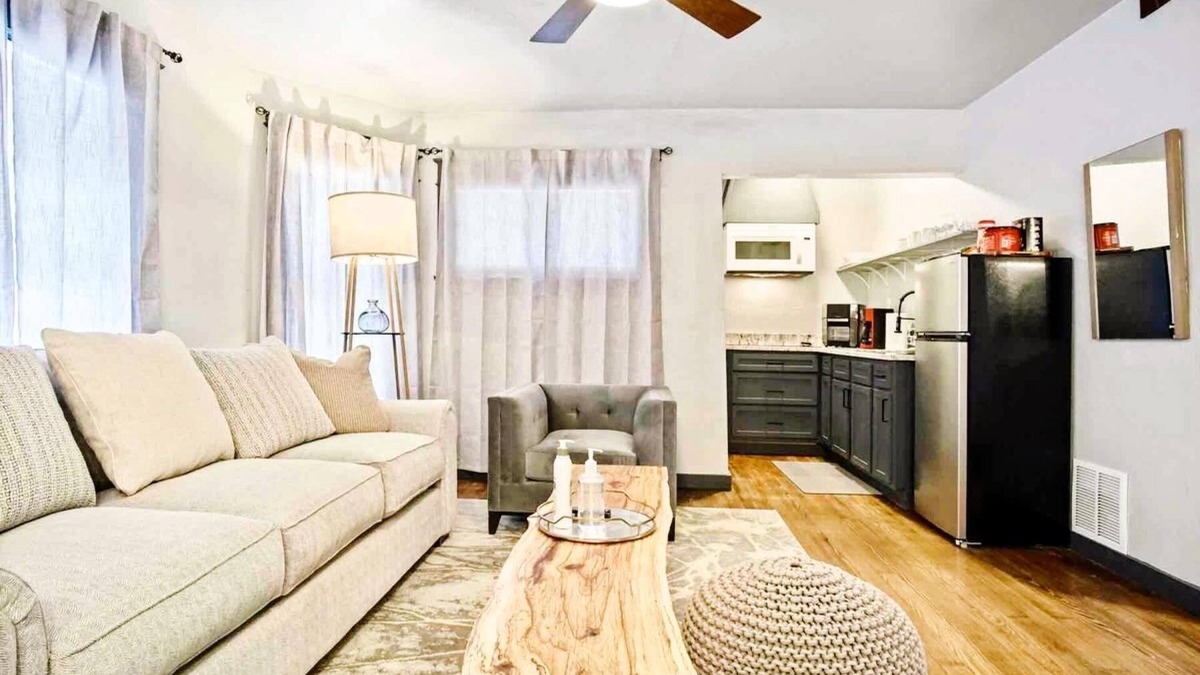 Central Oklahoma City Apartment | 3-story 6-bedroom 4 Bathrooms 3min-asian Dist