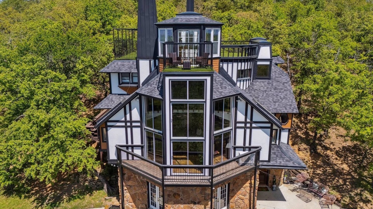 Joshua House | 3 Story Luxury Hilltop House with Panoramic Views