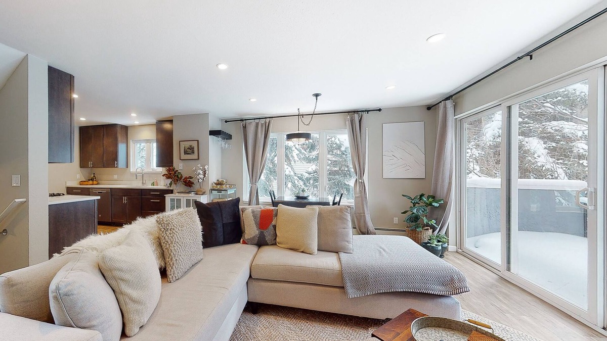 Eagle-Vail House | 3-story townhome with fireplace, balcony, & W/D - near ski lifts & golf course