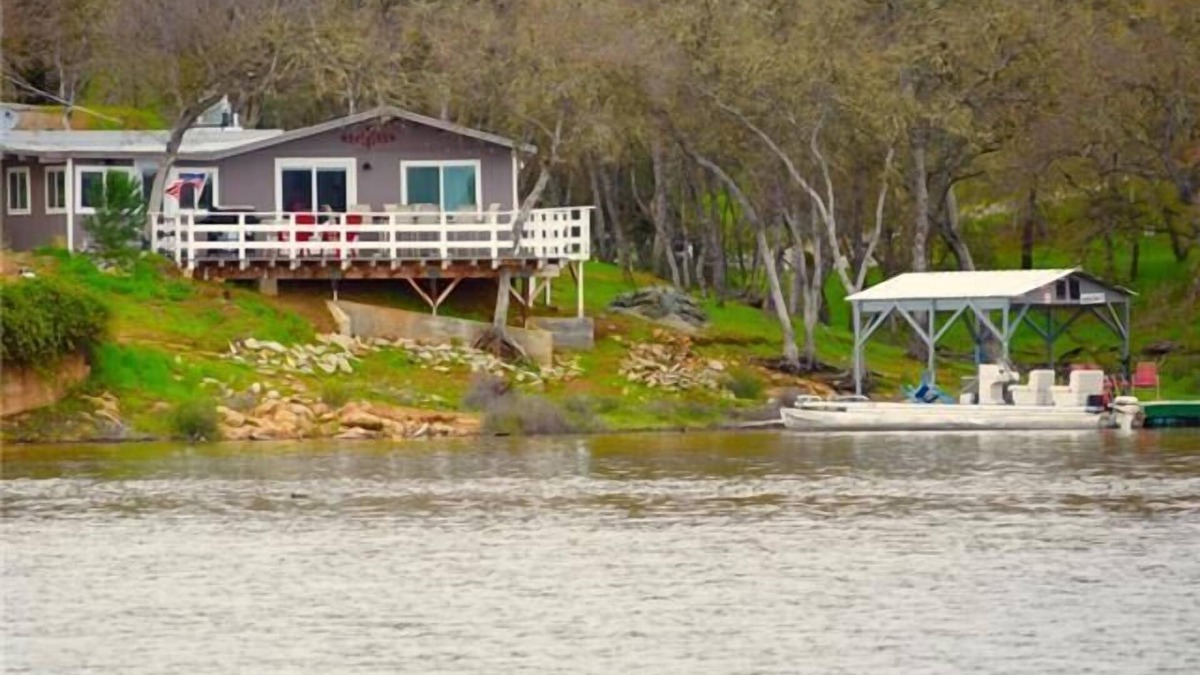 Bradley Cabin | 3. Sunrise Cove (on private peninsula with dock)