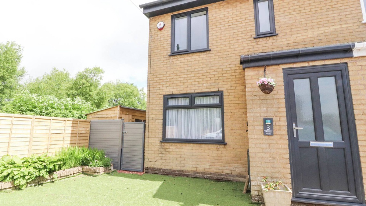 Morecambe House | 3 THRIMBY COURT, pet friendly, with open fire in Morecambe