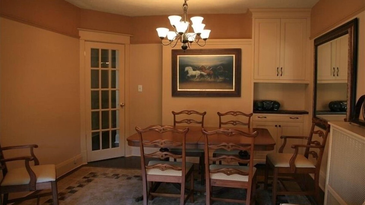 The Beaches Apartment | 3 to 60 day Executive Rental in Toronto's Famous 'Beach'