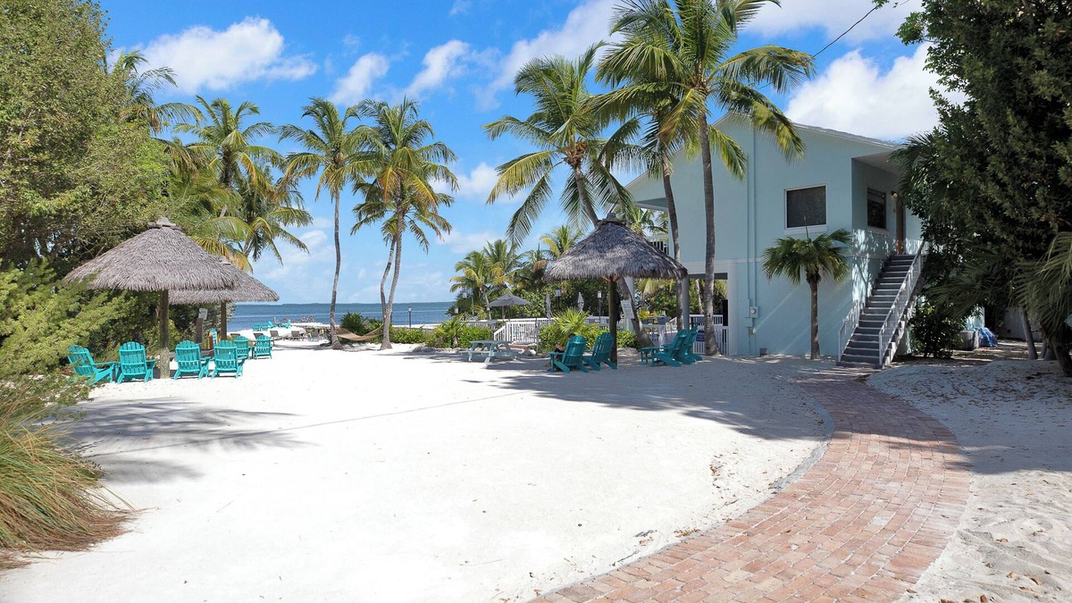 Key Largo Hotel | 3 Units Breathtaking Views, Pet Friendly, Private Beach Access & Ideal Location