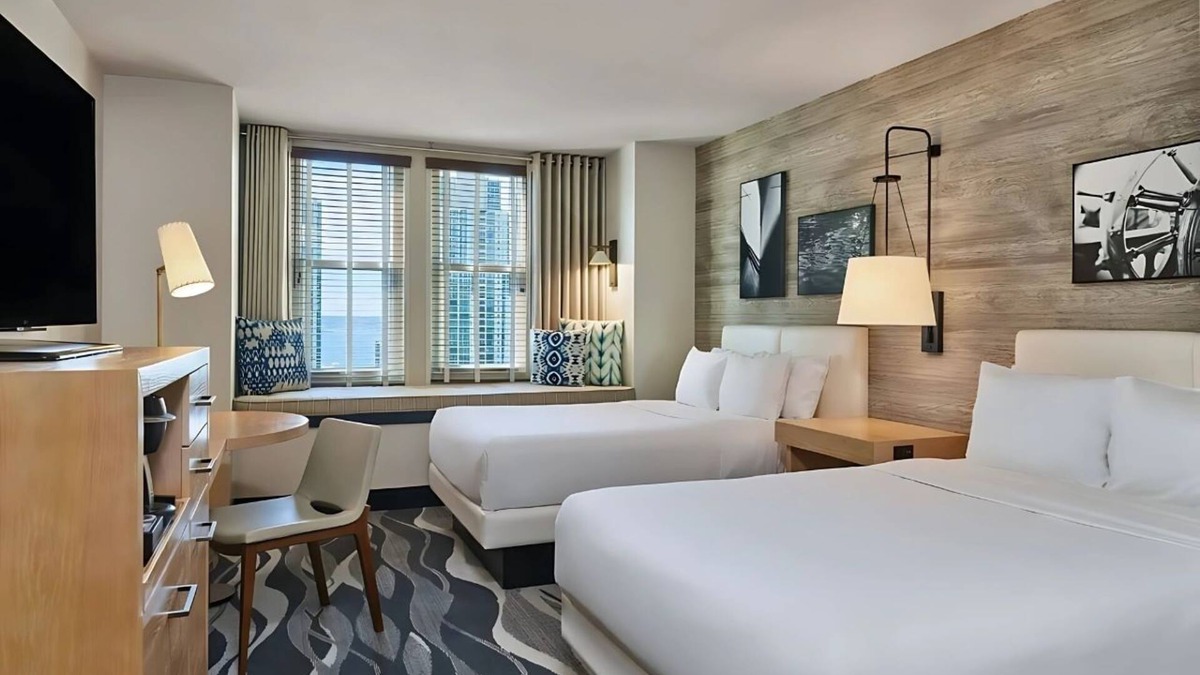 Downtown San Diego Hotel | 3 Urban Elegance: Contemporary Retreat near Little Italy & Gaslamp Quarter