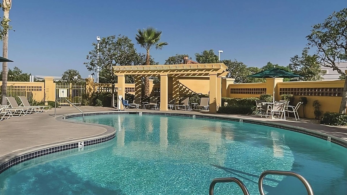 Guasti Hotel | 3 x 2 Double Beds Room at La Quinta Inn & Suites by Wyndham Ontario Airport