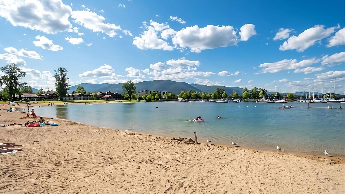 Ponderay House | 3 x 2 Queen Beds with Living Room at FairBridge Inn & Suites Sandpoint