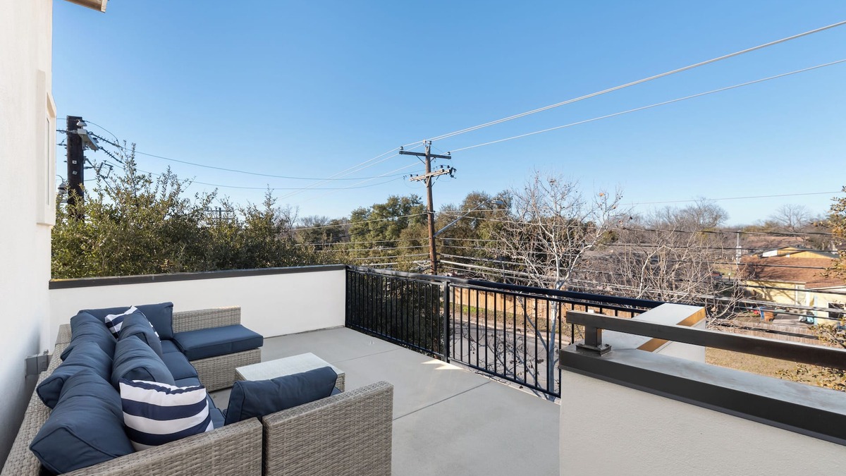 North Austin Civic Association Apartment | 30+ Day | Cozy Place for Working Professionals