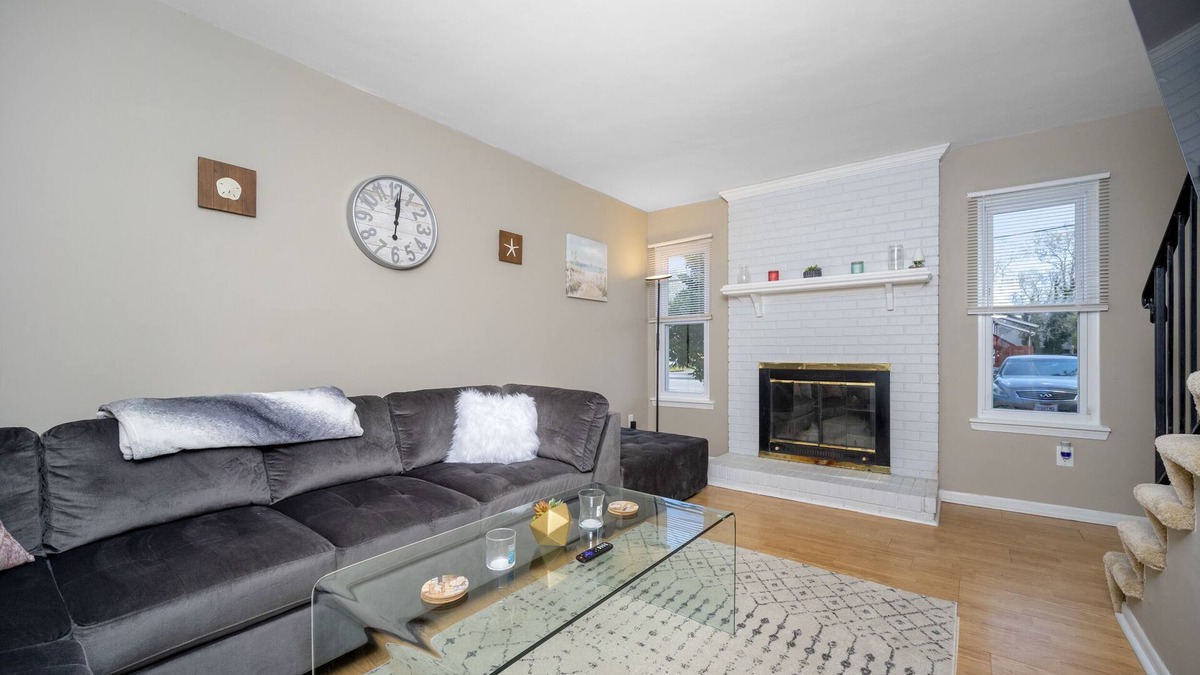 Northeast Virginia Beach House | ★ 30+ Day Stay, Bright Barberton Beach Hidden Gem! - Fast WIFI! + W/D ★