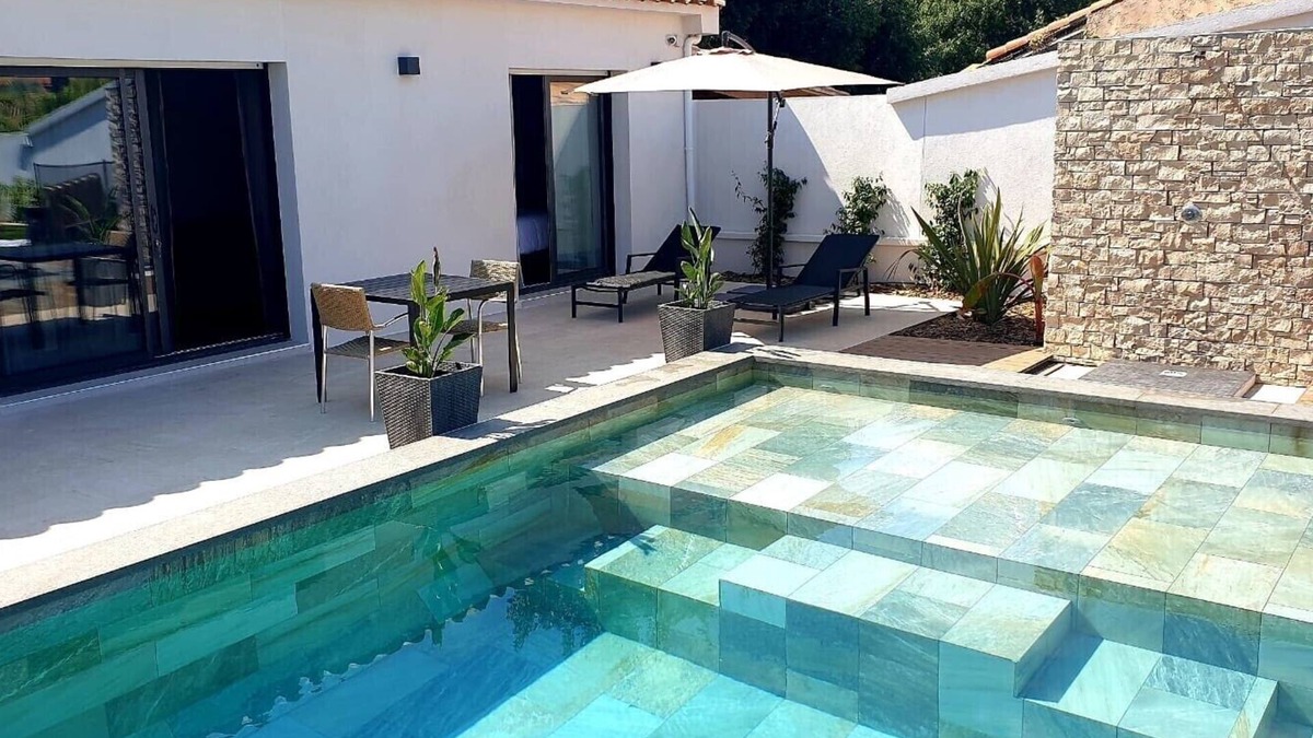 Gemenos House | 30 m2 luxury lodge with pool and Jacuzzi for 2 people ONLY
