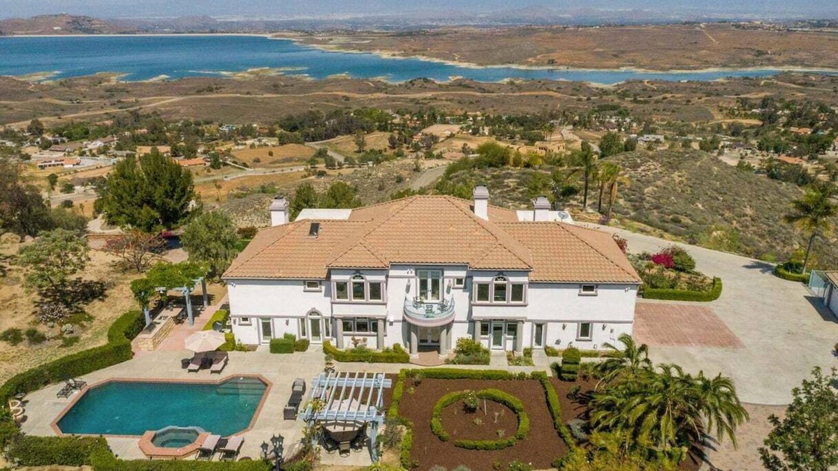 Perris House | 30+ Night Stay! Stunning House W/Pool & Spa, Bridal Suite, Views!