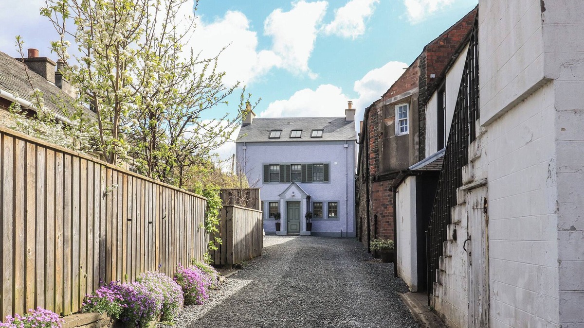 Peebles Cottage | 30 NORTHGATE, pet friendly, luxury holiday cottage in Peebles
