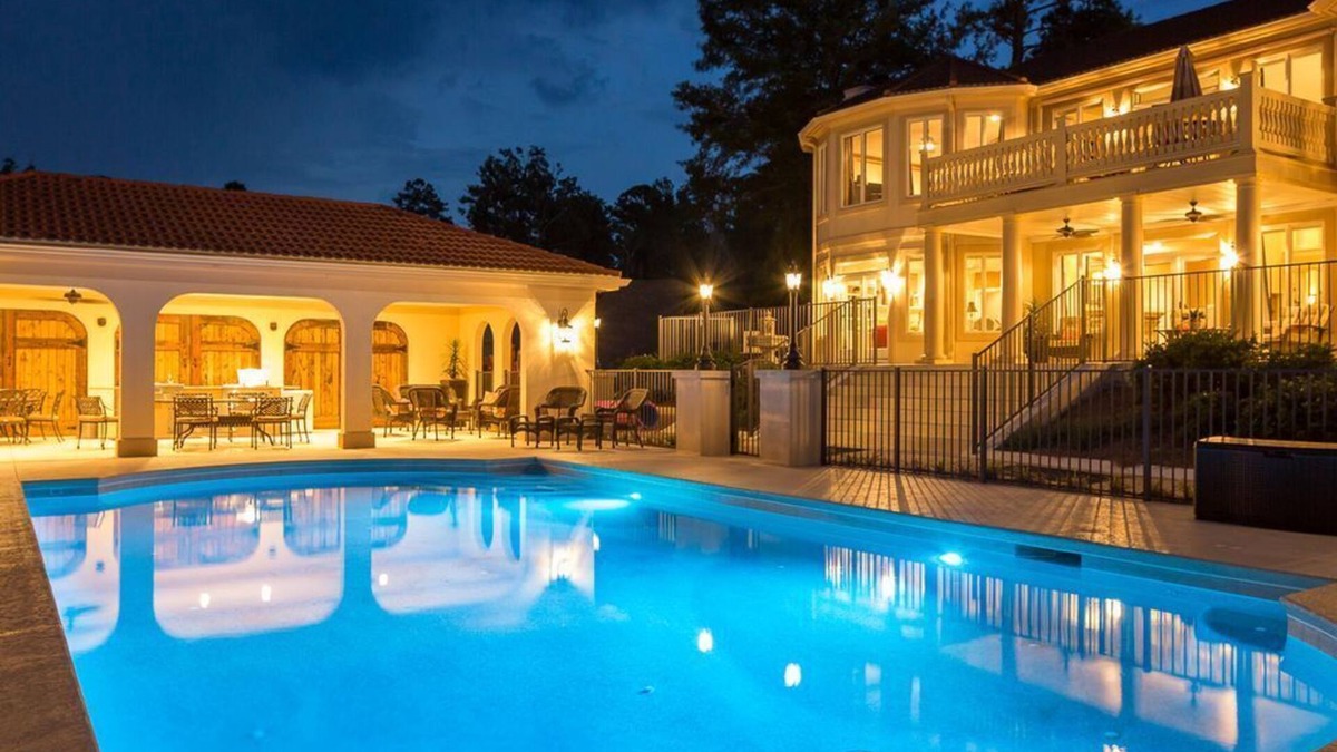 Lake Oconee House | 30% off, until 2026, Elevator, Lake Front, Pool, Pontoon, Theater, Fire Pit, WOW