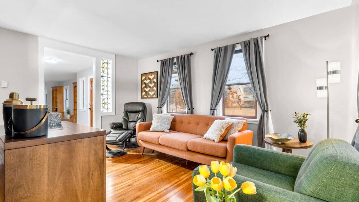 Southington House | #30 - Spacious & Cozy!