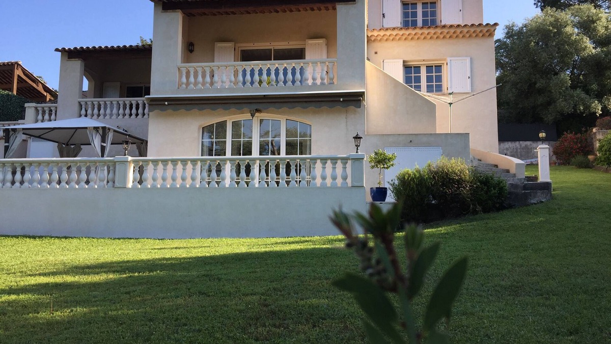Vence Apartment | 30 sq.m studio at garden level. Quiet villa in a green setting with terrace