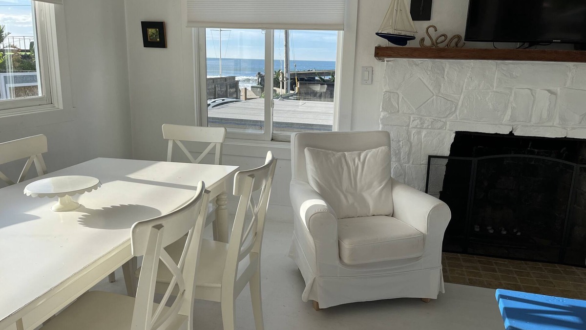 Stinson Beach House | 30 Steps to beach with view & sounds of ocean waves