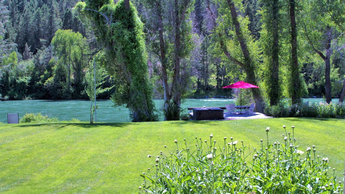 Irwin House | 300 Feet River Frontage on South Fork of the Snake River, 1 hour to Jackson Hole