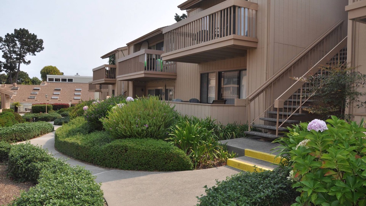 Monterey Condo | 300 Glenwood Circle 1 bd Condo - Charm, Quiet, Spacious with Pool, Gym, Balcony