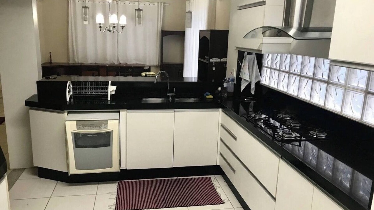 Centro House | 300 METERS FROM THE CENTRAL BEACH OF B. CAMBORIU/17 PEOPLE/AIR/4 VACANCIES/POOL/POO