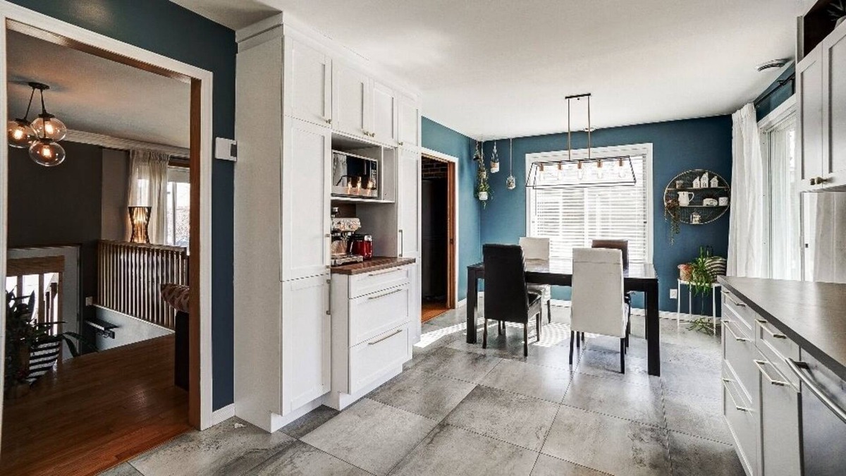 Laval Apartment | #300 Spacious, bright unit with pool, backyard and parking