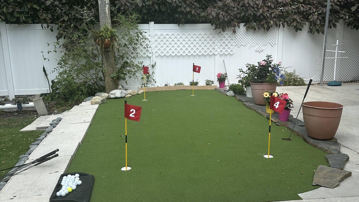 Vero Beach Apartment | 300 Steps to BEACH; 2 Bikes; Beach Gear; 4 HOLE Putting & Chipping GREENS