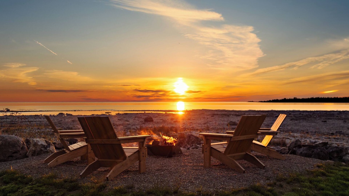 Northern Bruce Peninsula Cottage | 300ft Modern Luxury Lakefront +Hot tub Steam bath