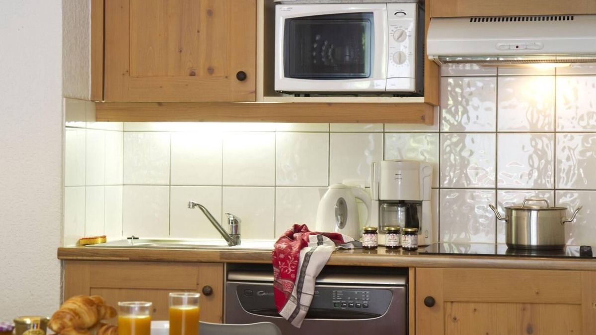 Praz-sur-Arly Apartment | 300m from ski slopes, fitness, swimming pool, balcony, tv, ski locker, 48m²