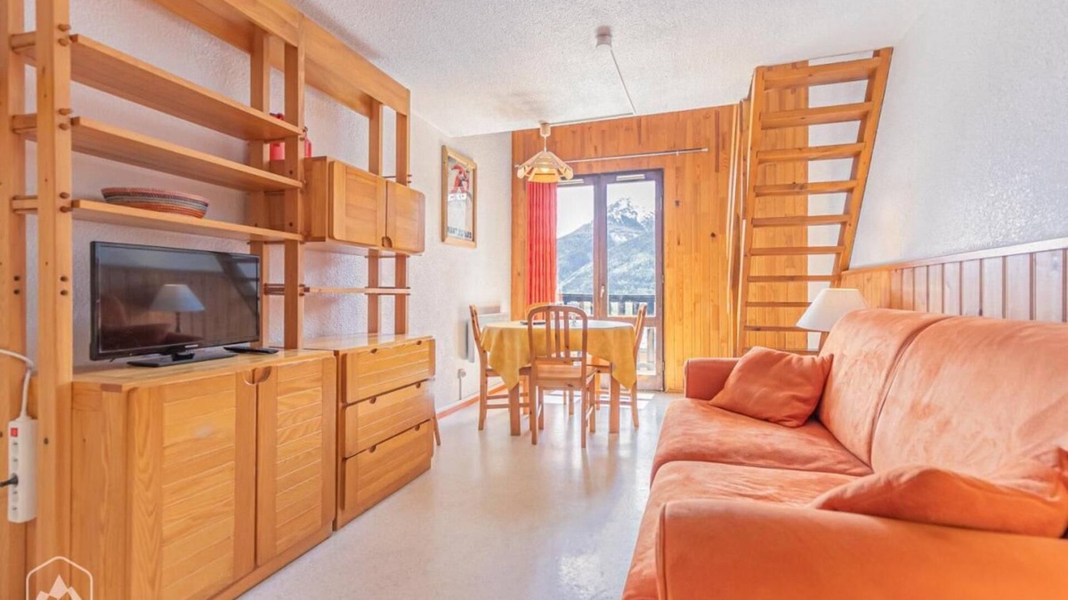 Aussois Apartment | 300m from ski slopes, 2nd floor, balcony, tv, ski locker, 29m², Aussois