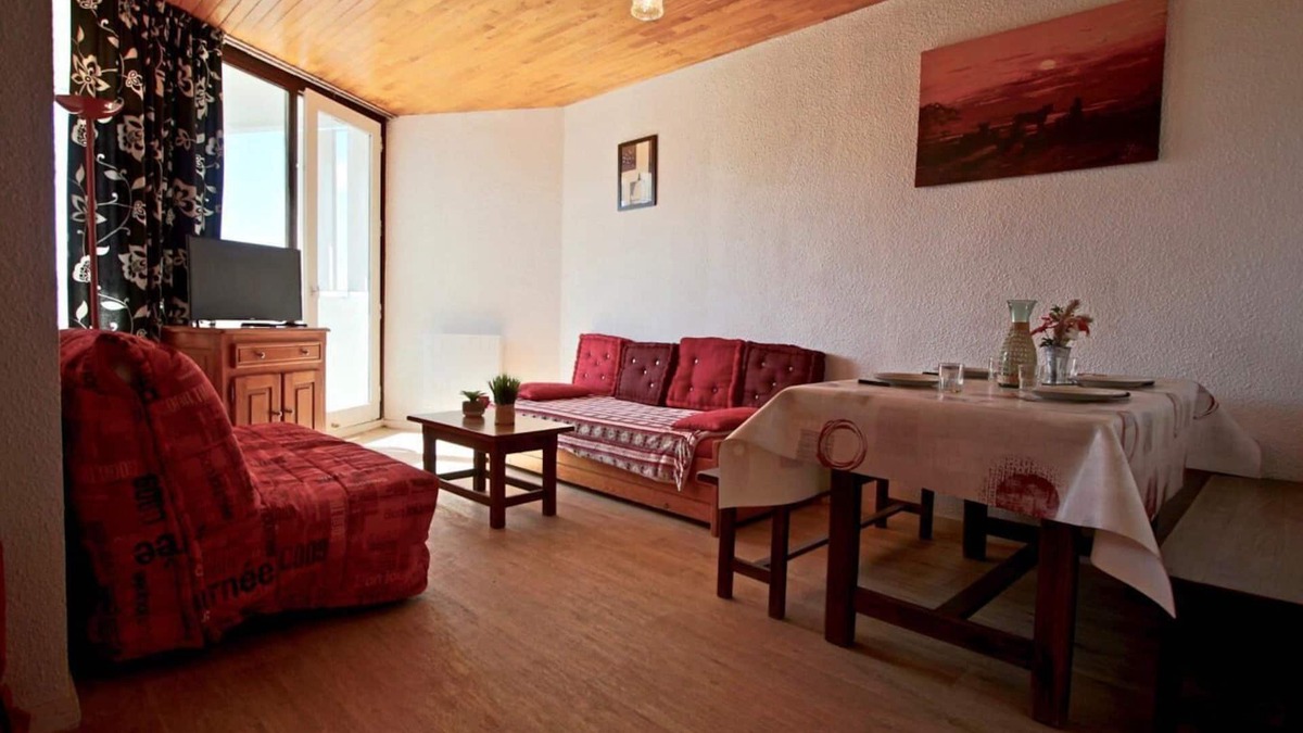 Chamrousse Apartment | 300m from ski slopes, 6th floor, balcony, tv, ski locker, 27m², Chamrousse