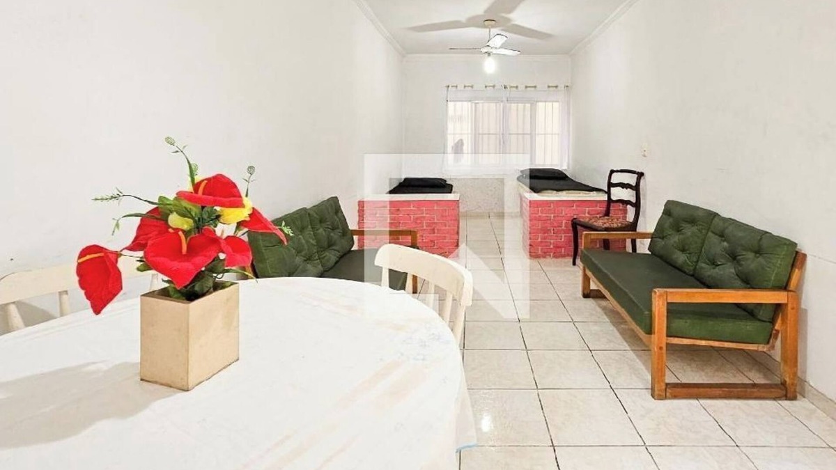 Jardim Vitoria Apartment | 300m from the sand, leave your car in the garage! Close to the hustle and bustle of Enseada!