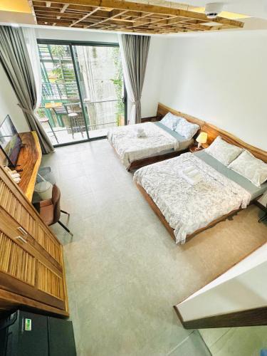 Ninh Kieu Apartment | 305MSNK Luxe Twin Studio I Balcony & Kitchen