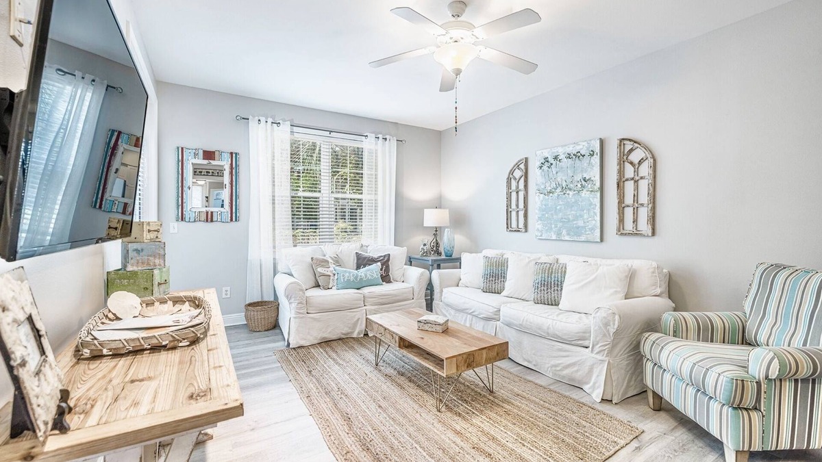 Santa Rosa Beach Condo | 30A ☀️ Pool | Gym | Beach Chairs | Gated | Sling Streaming | Fire TV ☀️ Cart Charge Area