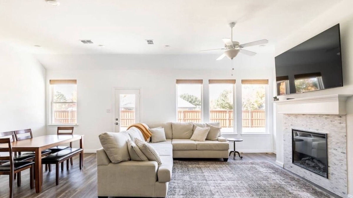 Haslet House | 30min from DFW ~ New 3BR Home w/ Fireplace