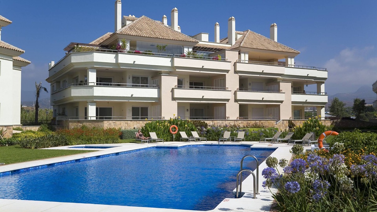 New Golden Mile Apartment | 311 Lux-Serv Apart-Estepona, 2-B'room, All Year 28c, 20m Heated Pool. Sea Views