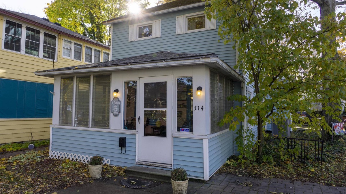 Lakeside Cottage | 314 E. 3rd in Lakeside
