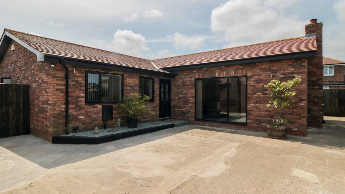 Scarborough Cottage | 31A THE GREEN, pet friendly, with open fire in Scalby