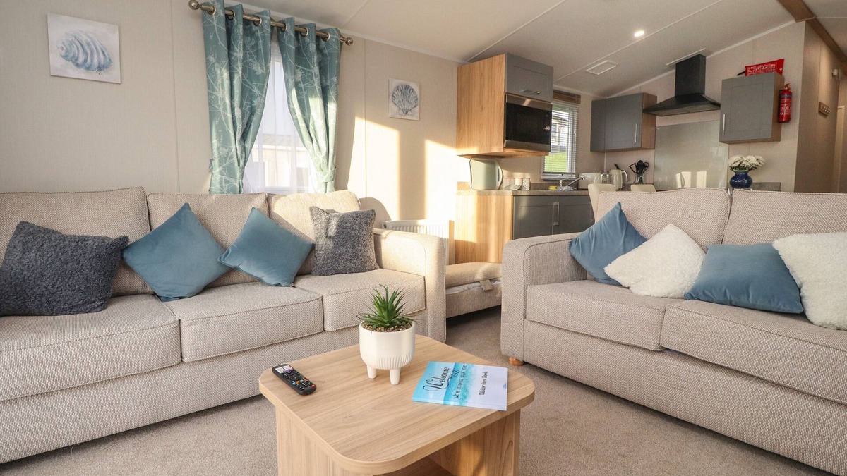 Morecambe Cottage | 32 BAYVIEW, pet friendly, country holiday cottage in Heysham