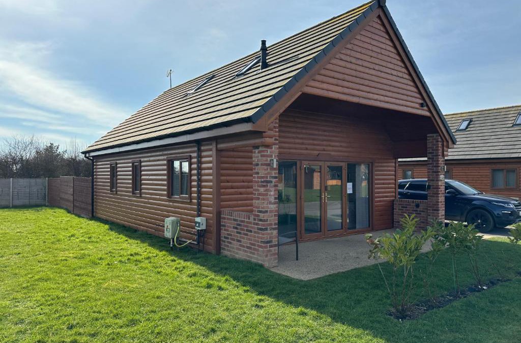 Fitling House | 32 Cherry-Lodge-Tranquil-Hot Tub-Fishing Lake-7m to beach