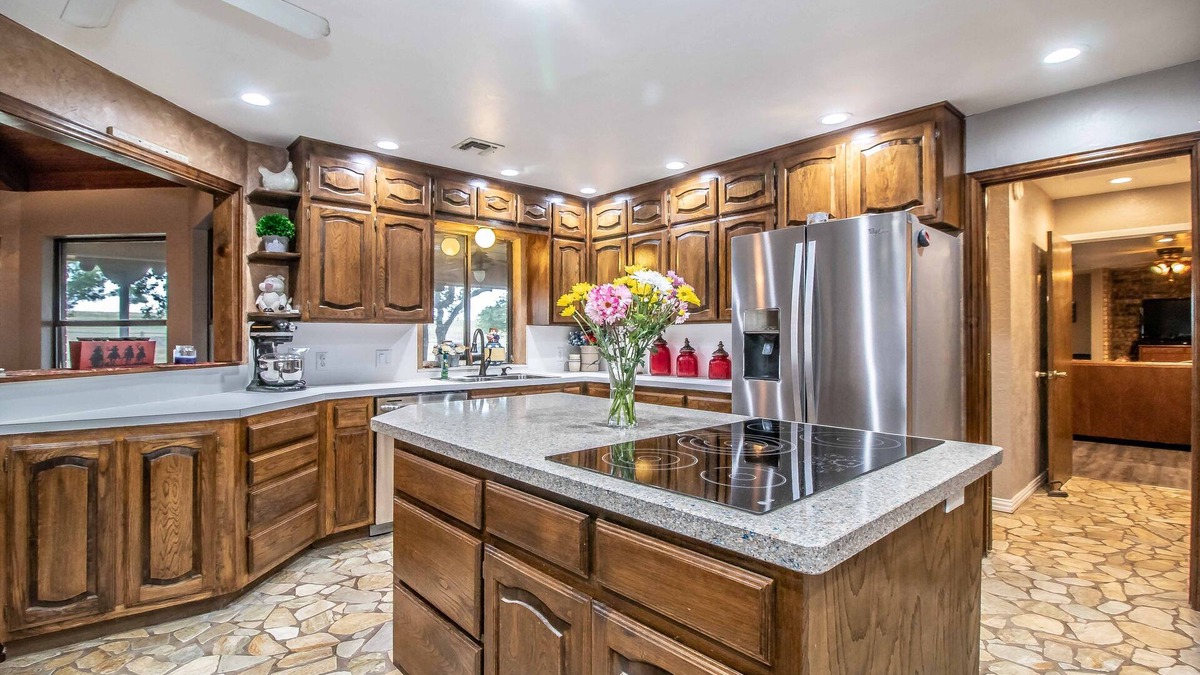 Weatherford House | 3200 sq. ft home sleeps 8 (The Bunk House)