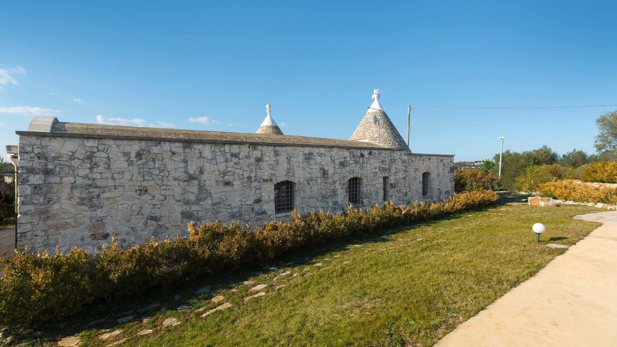 Ostuni Cottage | 3279 Trullo Due Coni by BarbarHouse